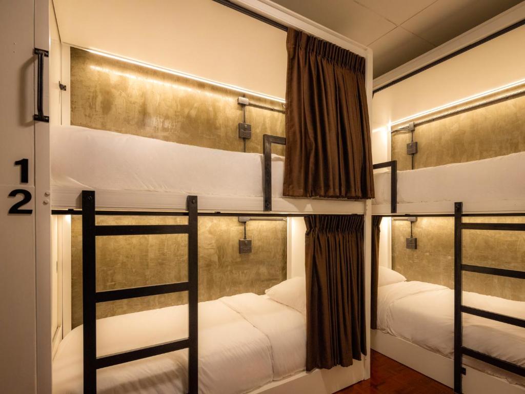 Lanna Loft Hostel Room Type - Bed in 4-Bed Mixed Dormitory Room