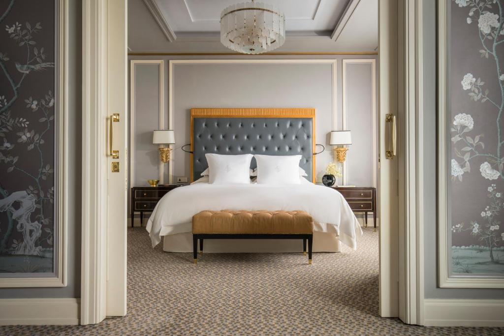 Сьюит (Представительский люкс с кроватью размера «king-size»), Four Seasons Hotel Jakarta