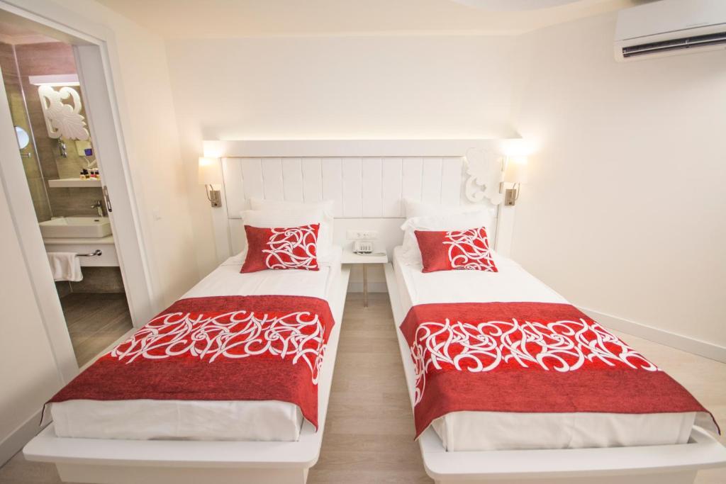Laguna Beach Alya Resort & Spa photo 4