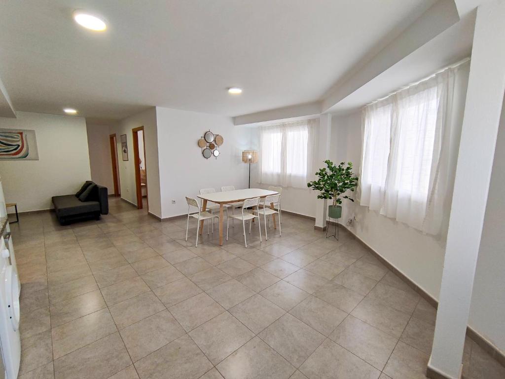 Apartamentos Gandía Playa Centro 3000 - Tap to explore photos