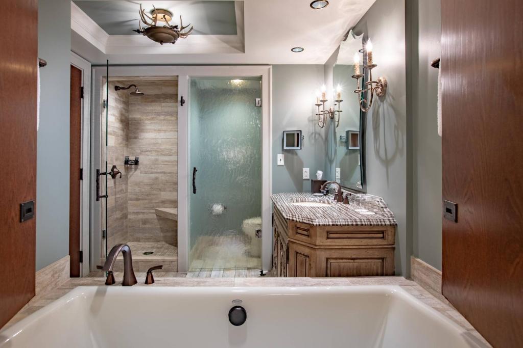 Grand Bohemian Hotel Asheville, Autograph Collection - Tap to explore photos