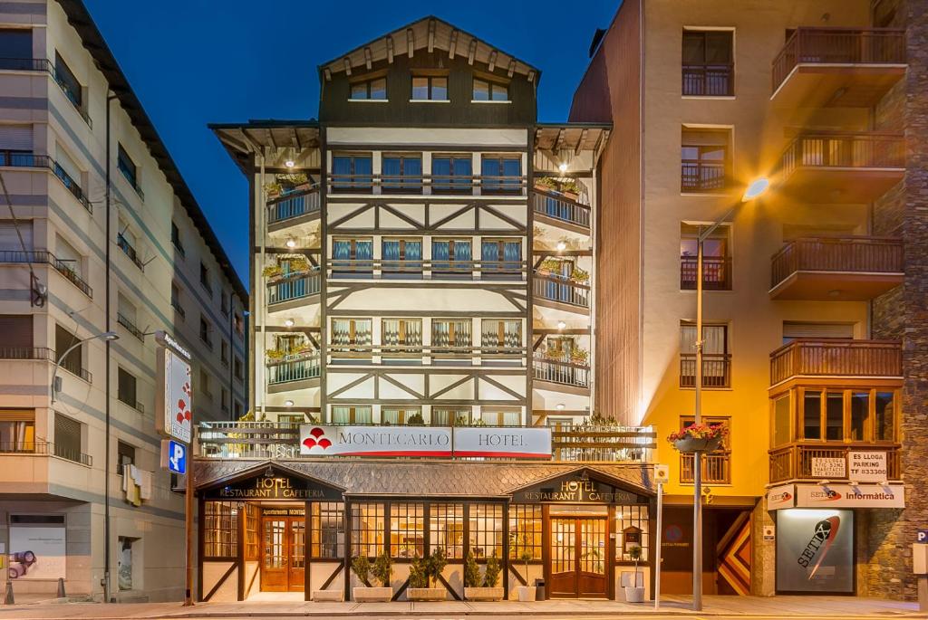 {
  "en-gb": "Montecarlo"
} photo 2