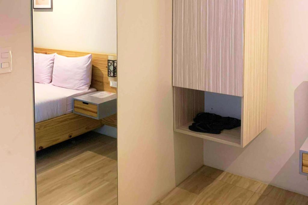 DLT Suites Cebu powered by Cocotel - Tap to explore photos