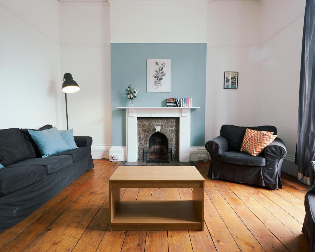 No 3 Georgian Shared House - By Clifton Short Lets - Tap to explore photos