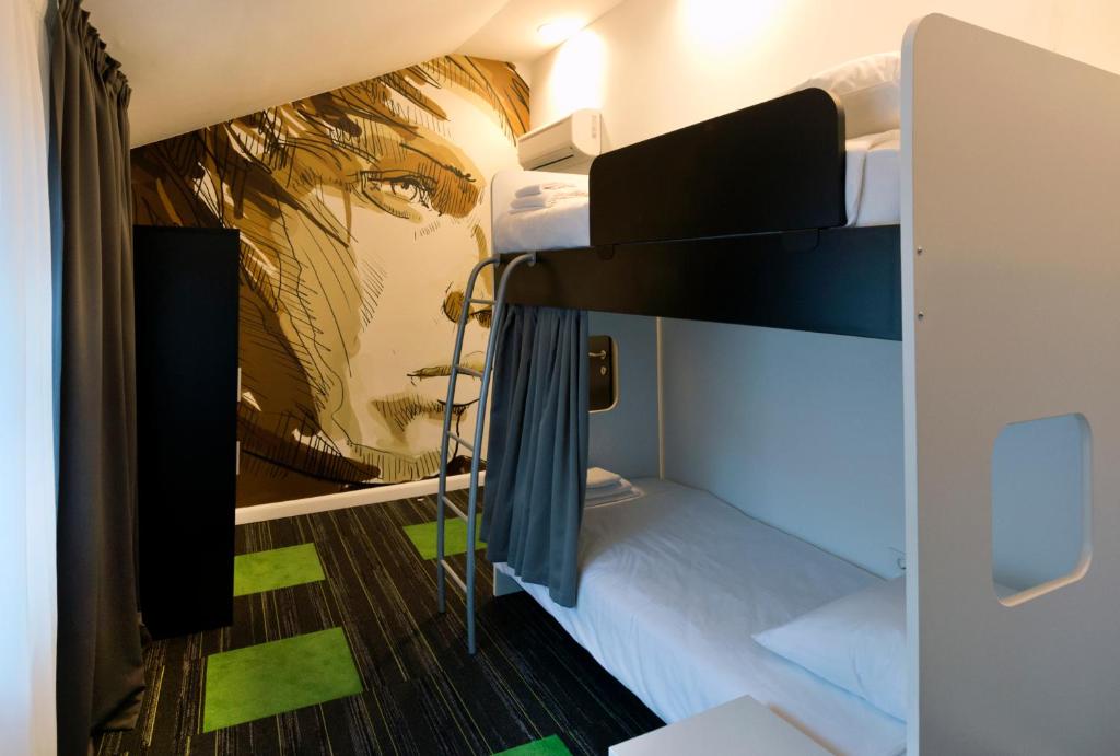 Номер (Кровать в общем 4-местном номере для мужчин и женщин), Hostel 365 For U