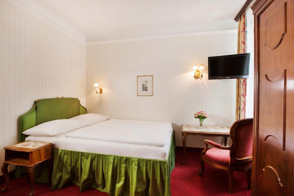 Hotel Pension Suzanne Room Type - Budget Double Room