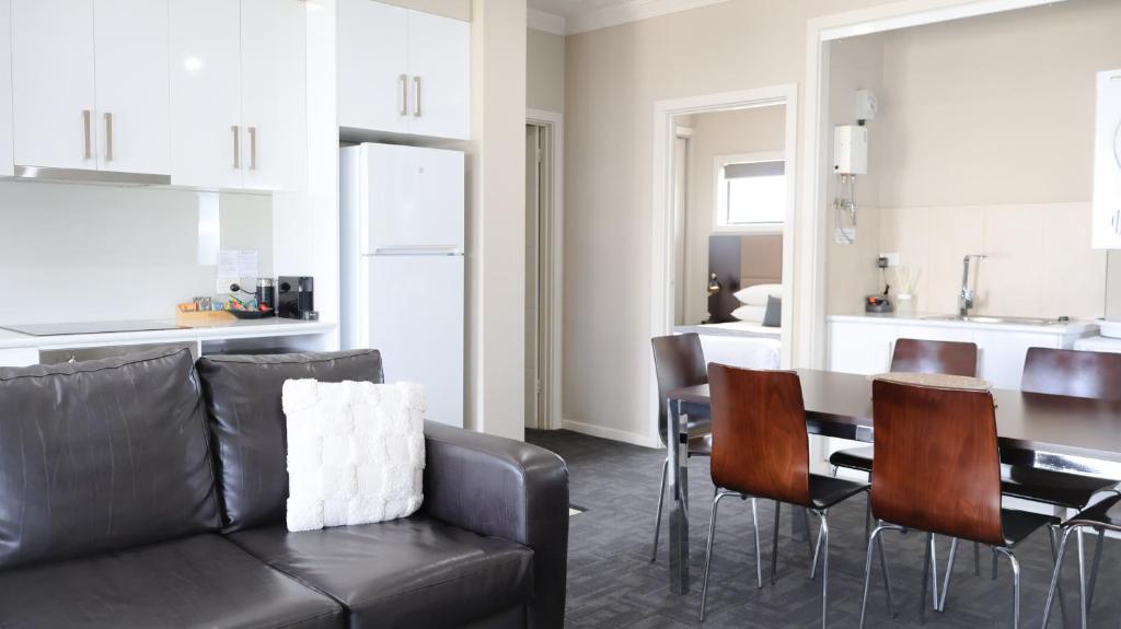 Renmark Holiday Apartments - Tap to explore photos