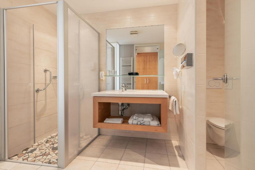 Reduce Hotel Vital - Tap to explore photos