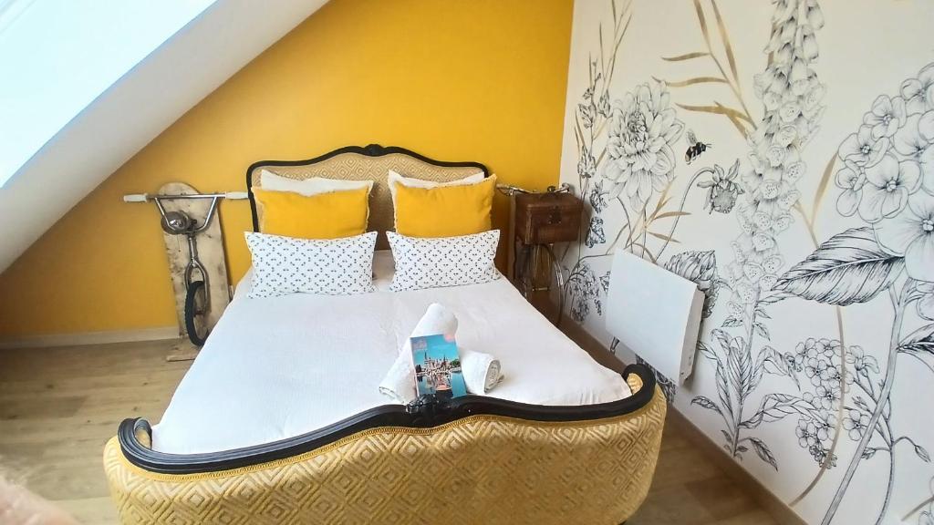 Chambre calme avec vue sur le jardin, ideale pour une pause nature proche du centre de Chartres, Eure-et-Loir