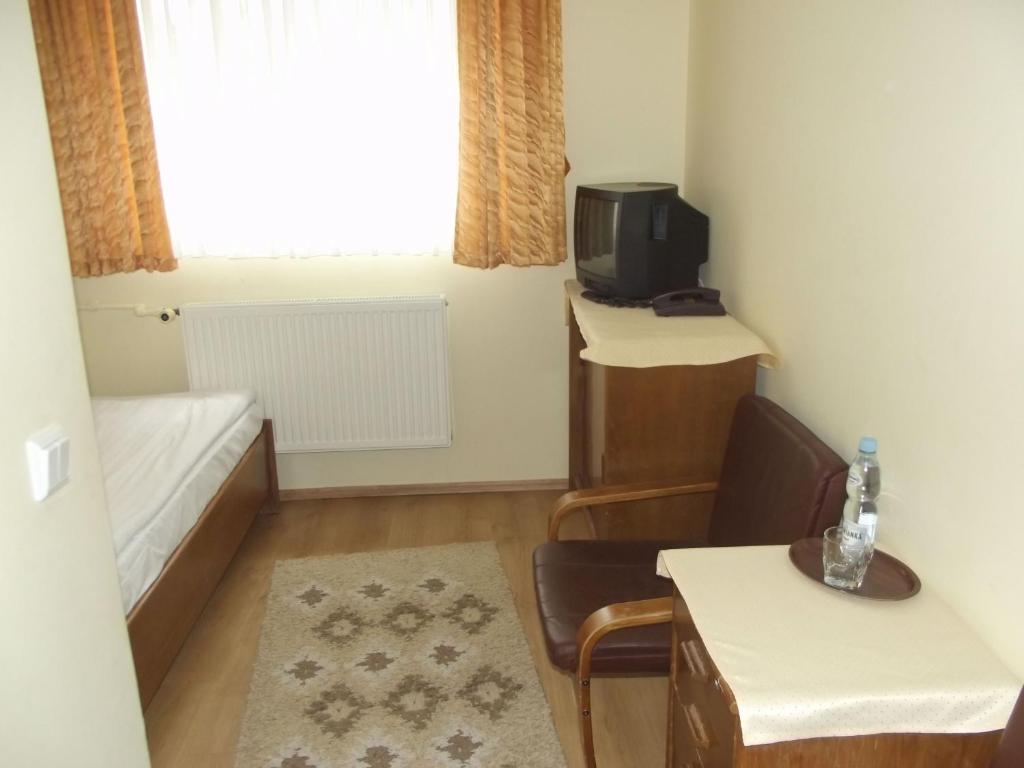 Grzno. Liczba pokoi 16. Cena od 105 PLN. Spa/wellness. Parking. Wyywienie. Akceptacja zwierzt. Plac zabaw. Pokoje dla singli. Rozmawiamy. Zarezerwuj Hotel Podjadek - Grzno - Halo - wakacje