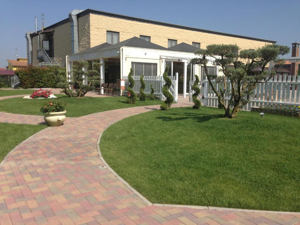 Hotel Bussana photo 1