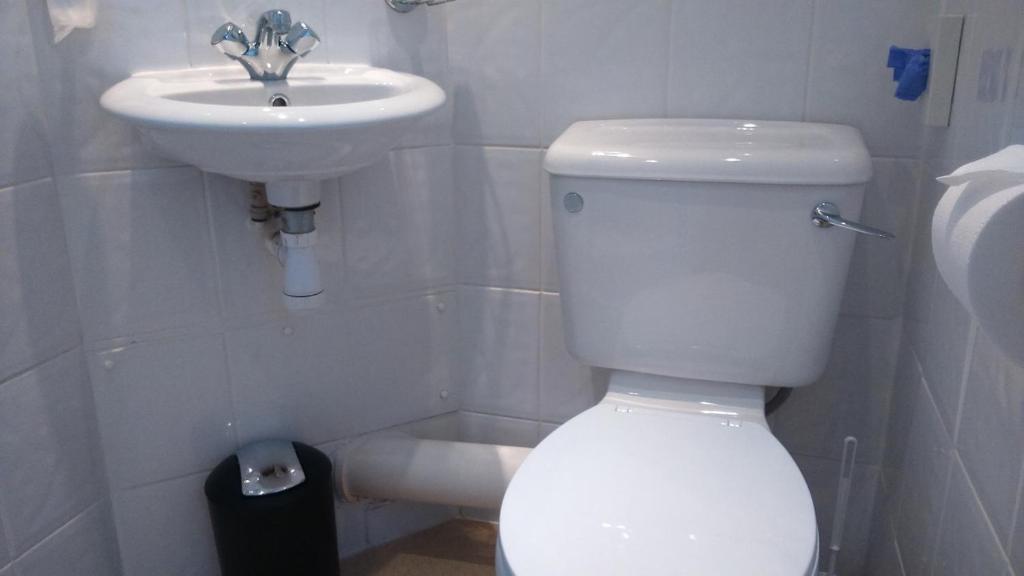 Fosters Guest House Room Type - Small Double Room