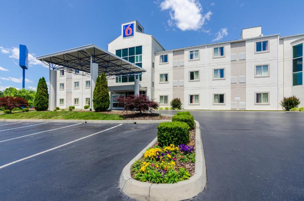 Motel 6-Bristol, VA photo 2