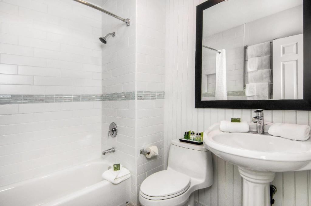 Aggie Inn, an Ascend Collection Hotel Room Type - Efficiency King Suite - Non-Smoking