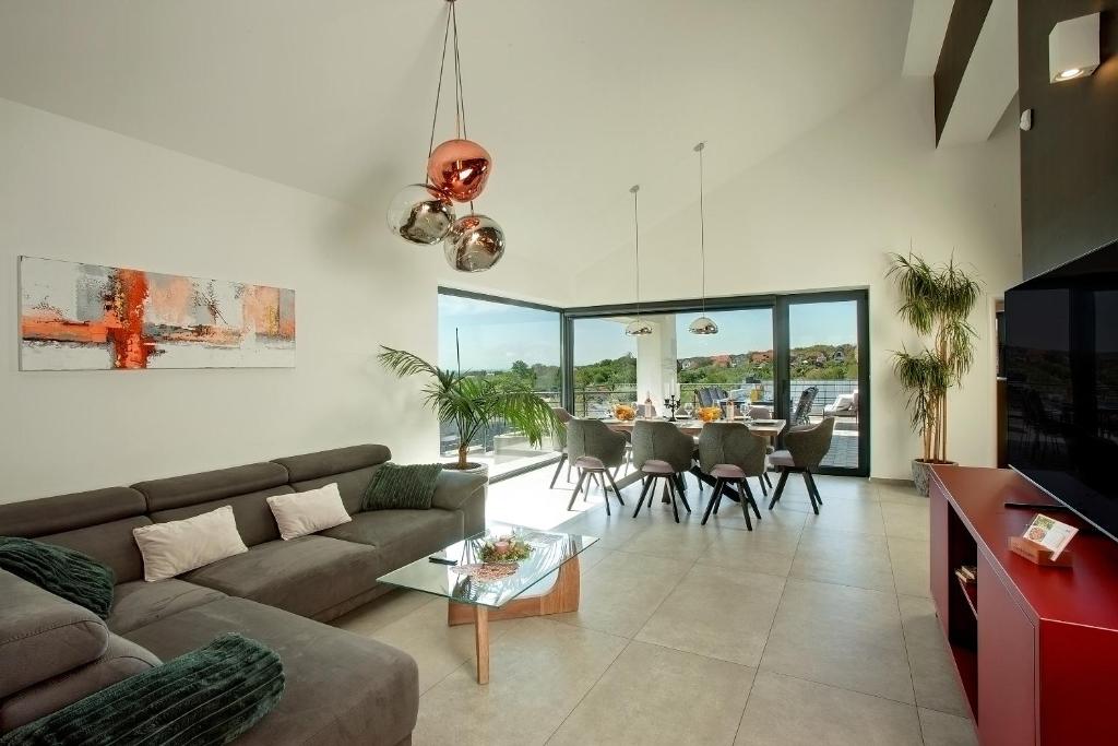 das Klet - Modern Family Villa near Zagreb with Heated Pool & Free Parking - Tap to explore photos