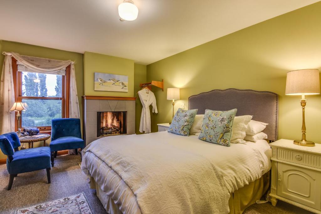 The Wild Iris Inn image