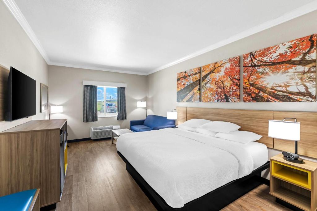 Days Inn by Wyndham Rockdale Texas - Tap to explore photos