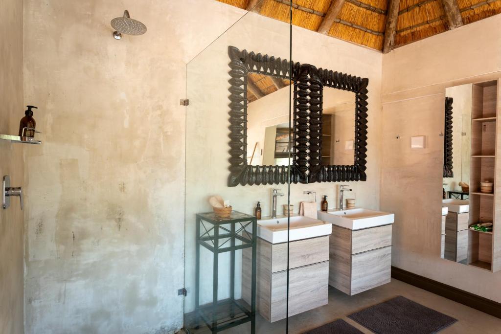 Mohlabetsi Safari Lodge - Tap to explore photos