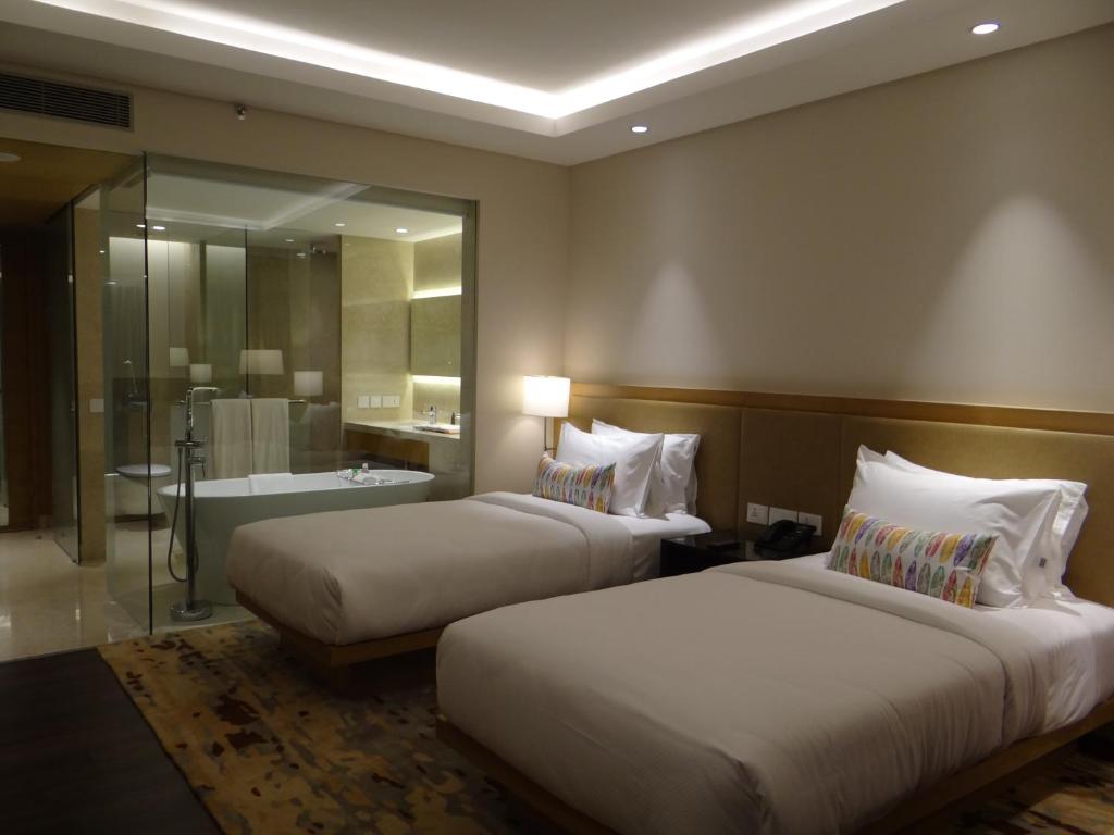 Трехместный (Представительский двухместный номер с 1 кроватью), Feathers- A Radha Hotel, Chennai
