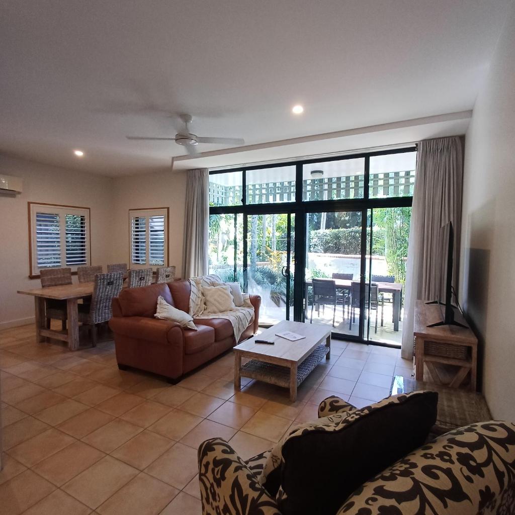 Crest Apartments Byron Bay - Tap to explore photos
