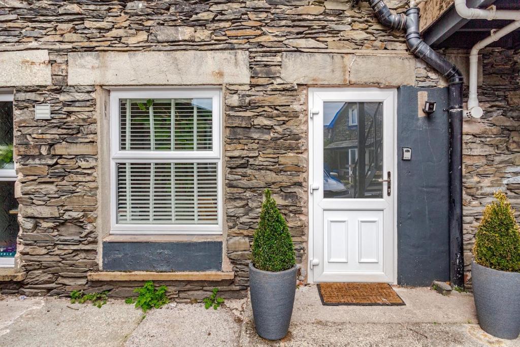 Rooms of The Burrow - 2 bedroom apartment in central Windermere