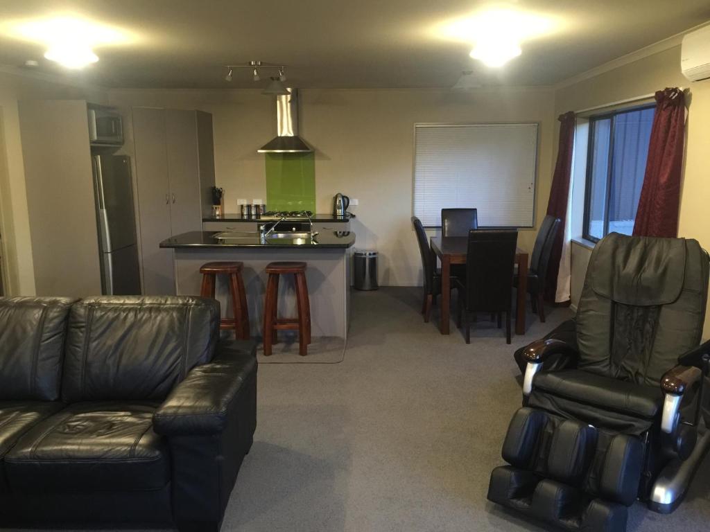 Lawrence Townhouse Accommodation 18A photo 2