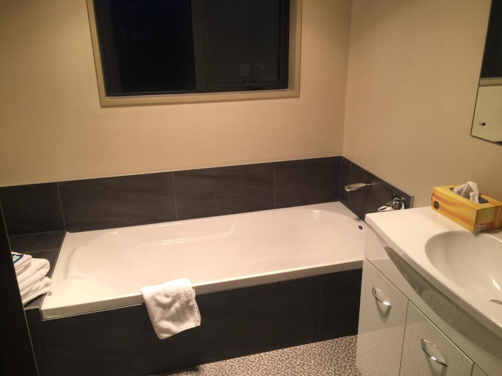Lawrence Townhouse Accommodation 18A photo 4