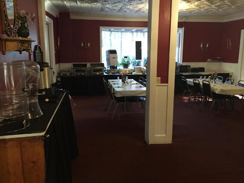 The Tunnicliff Inn photo 4