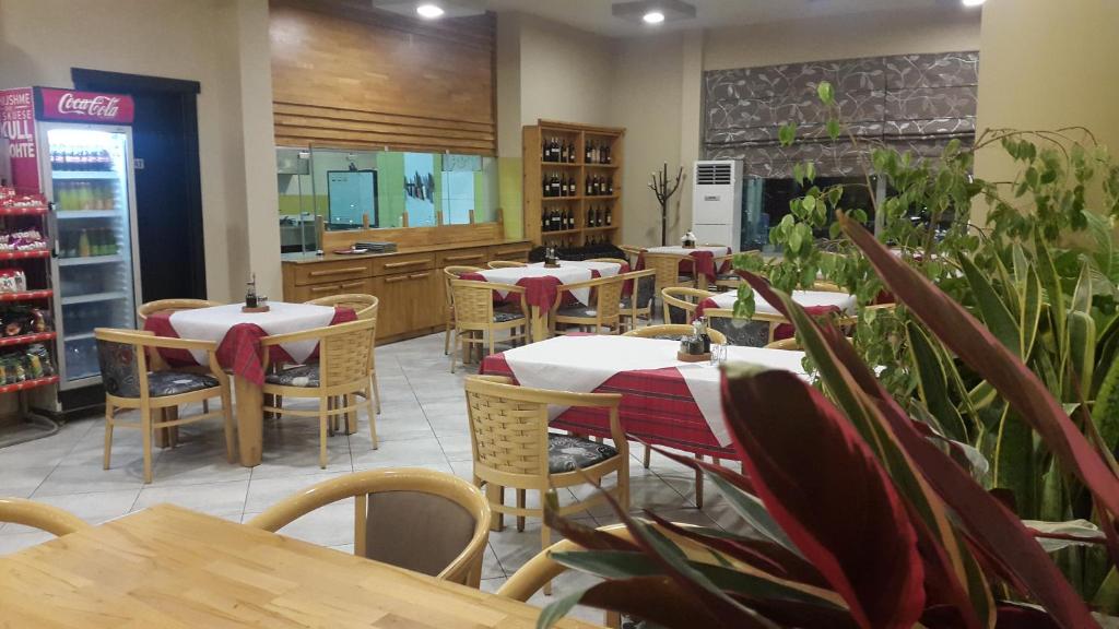 Hotel Alpet photo 2