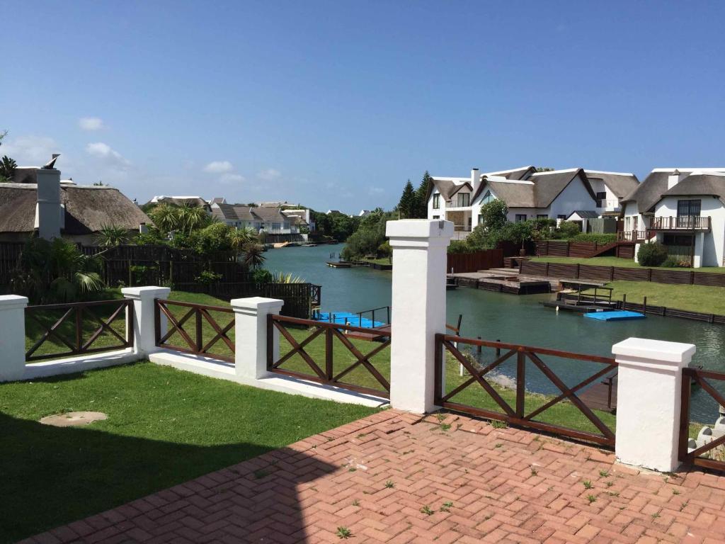 Thatch House on the Canals photo 1
