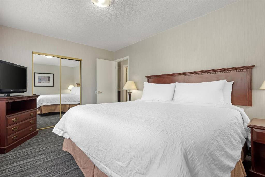 Best Western Plus Suites Downtown Room Type - Two-Bedroom Apartment Best Western Plus Suites Downtown Room Type - Two-Bedroom Apartment