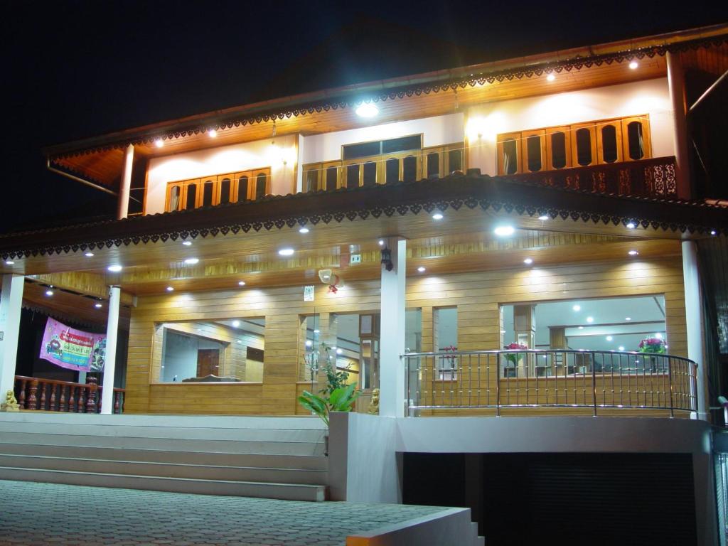 Baan Rom Mai photo 1