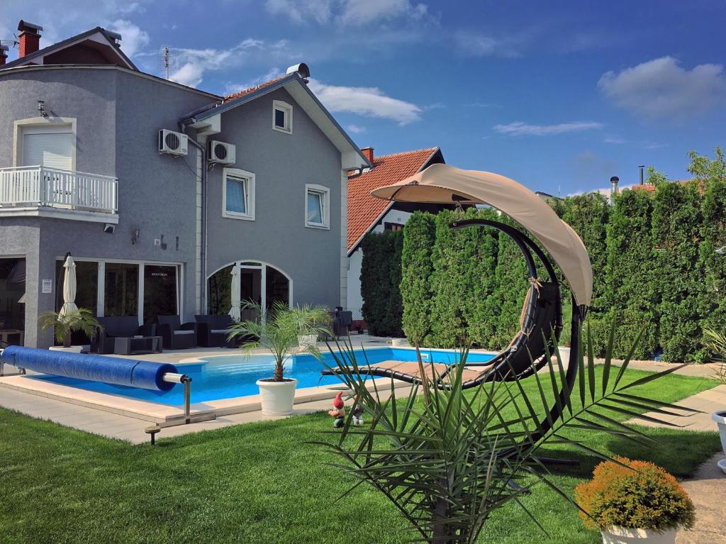 Vila DeLux photo 1