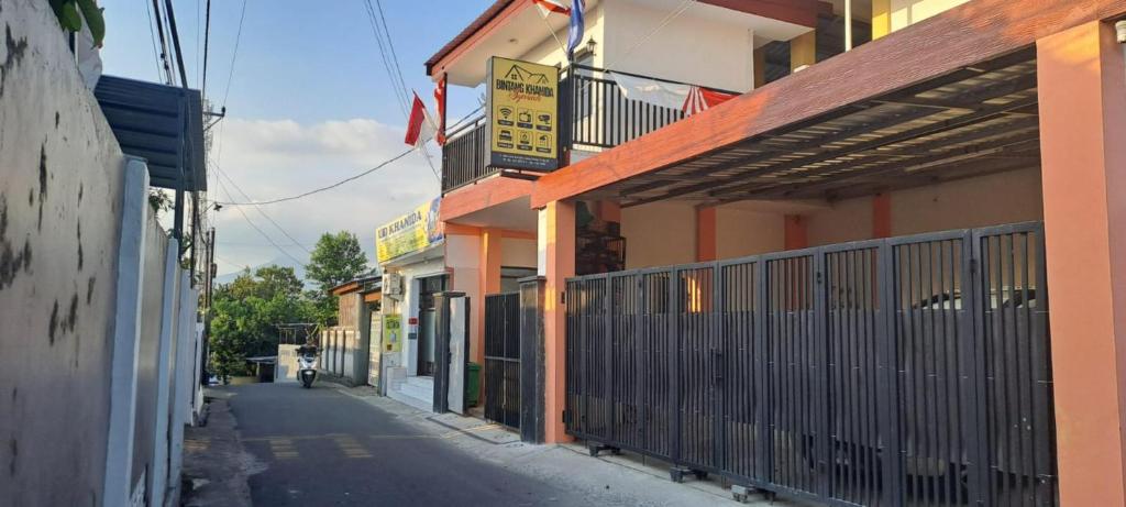 Bintang Khanida Syari'ah