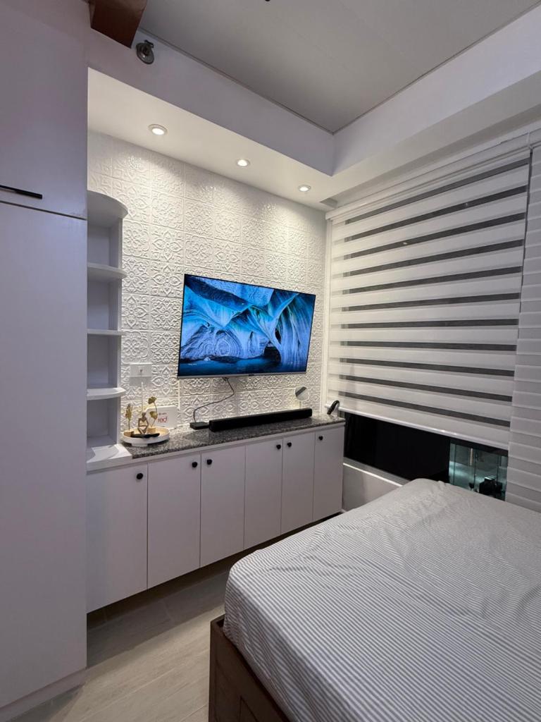 Flat 316 Modern Minimalist Studio Near Makati BGC - Tap to explore photos