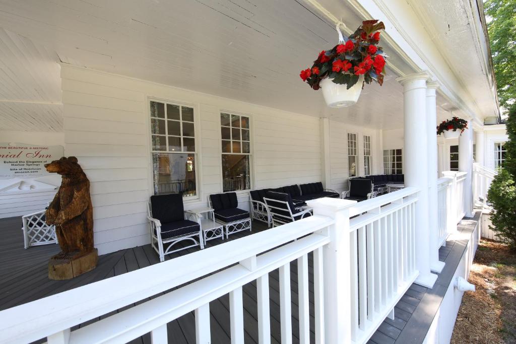 Colonial Inn Harbor Springs photo 3