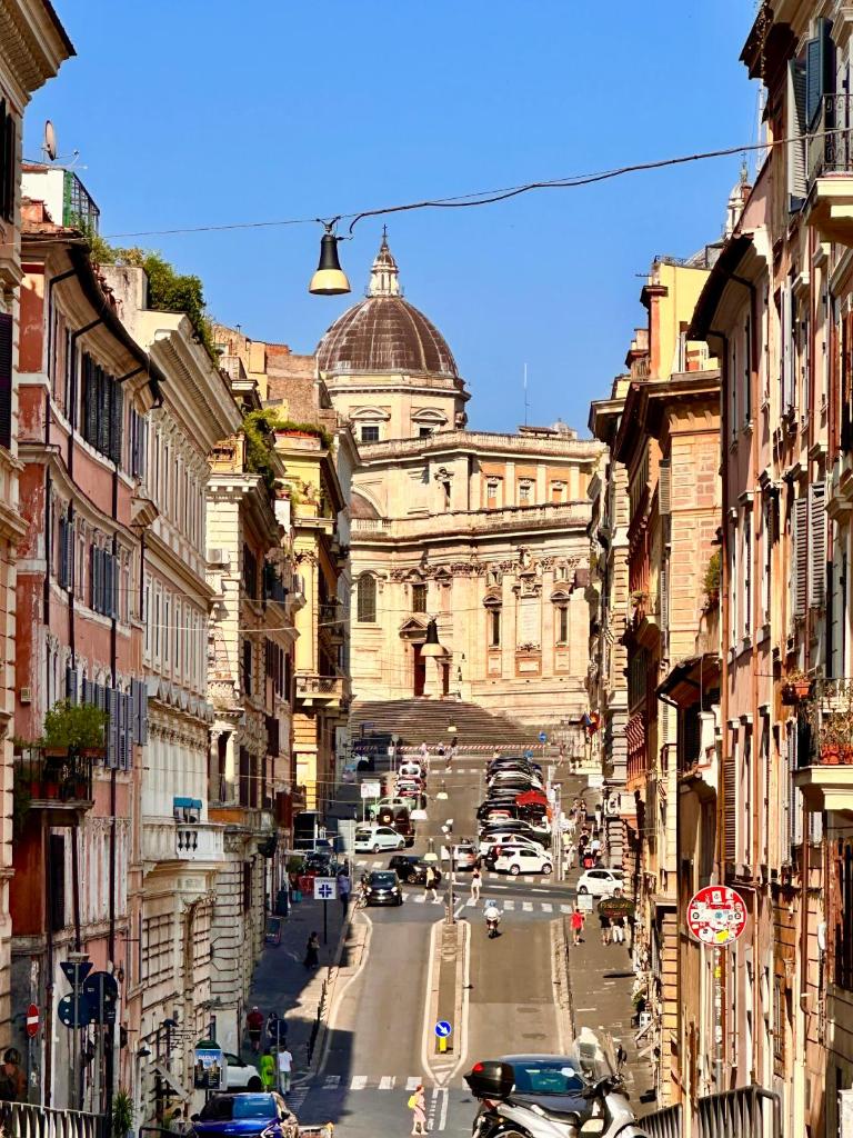 Domus Lucianae Family & Group Comfort, few min from Colosseum - Tap to explore photos