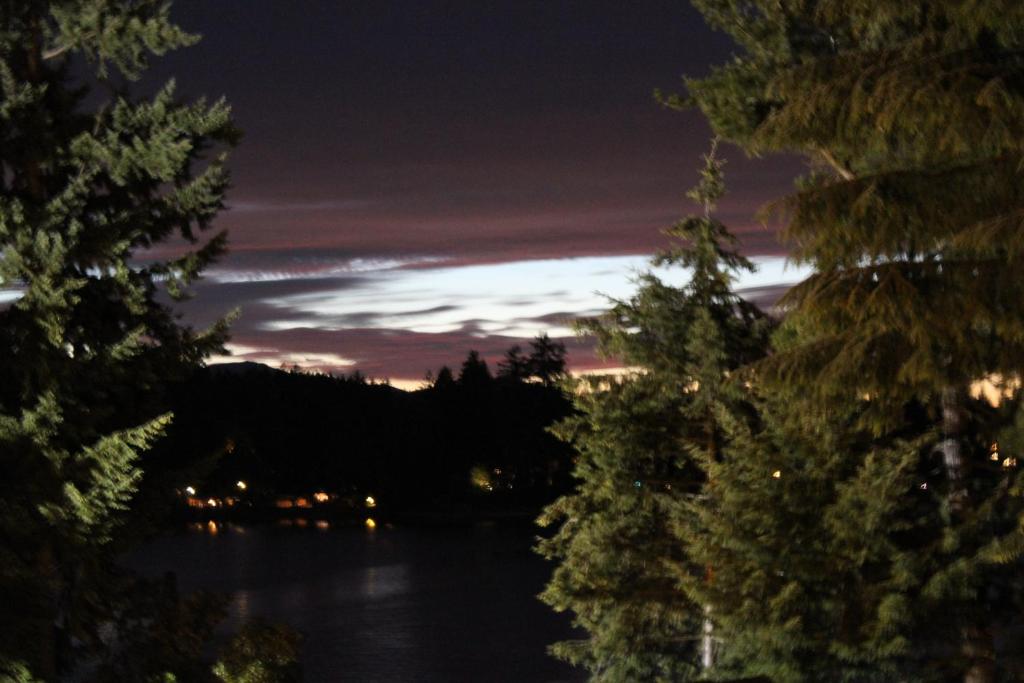 Oyster Bay Inn & Suites image