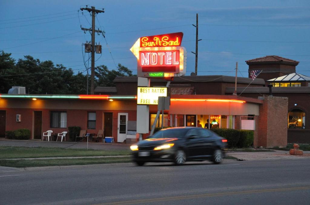Sun -N- Sand Motel image