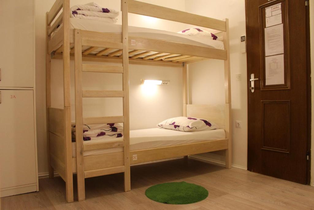 Номер (Кровать в общем 4-местном номере для мужчин и женщин), Hostel Angelina Old Town
