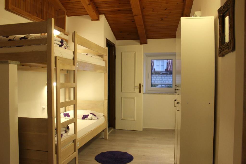 Номер (Кровать в общем 8-местном номере для мужчин и женщин), Hostel Angelina Old Town