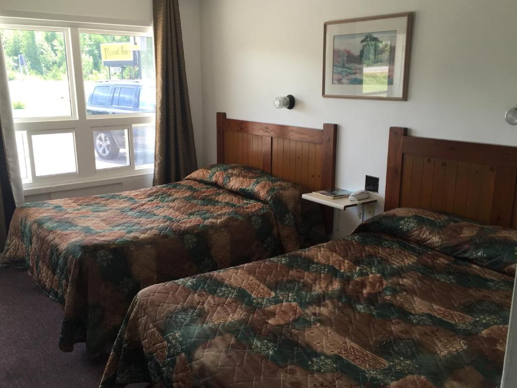 Pleasant Manor Motel photo 2