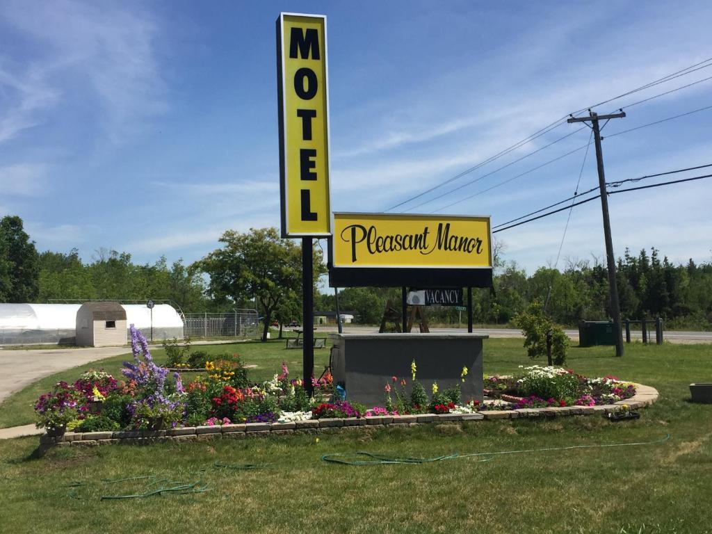 Pleasant Manor Motel photo 1