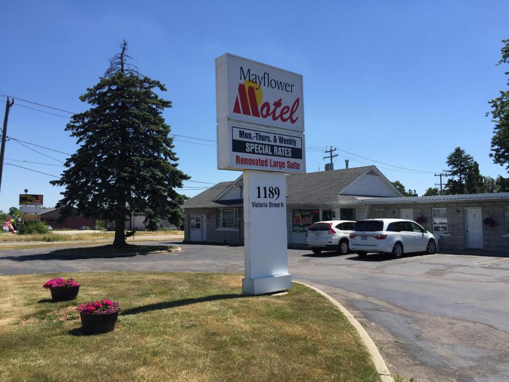 Mayflower Motel photo 1
