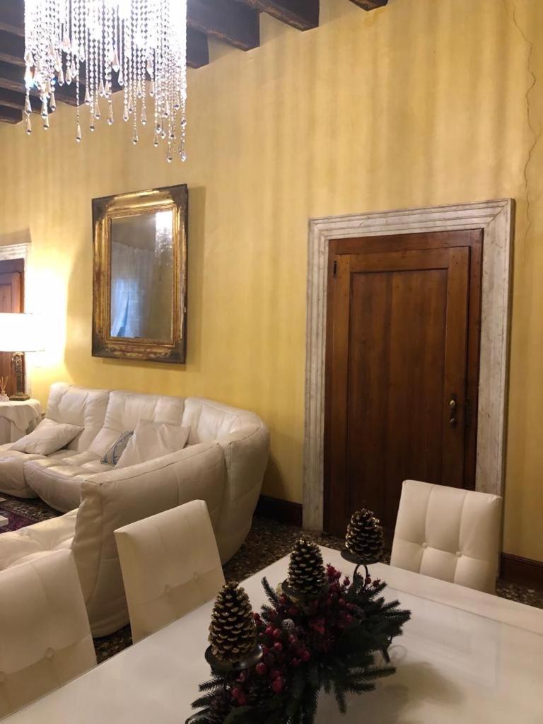 Residence Palazzo Odoni - Tap to explore photos
