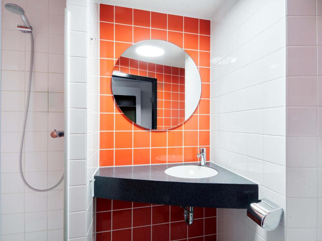 B&B Hotel Aschaffenburg-Hbf - Tap to explore photos