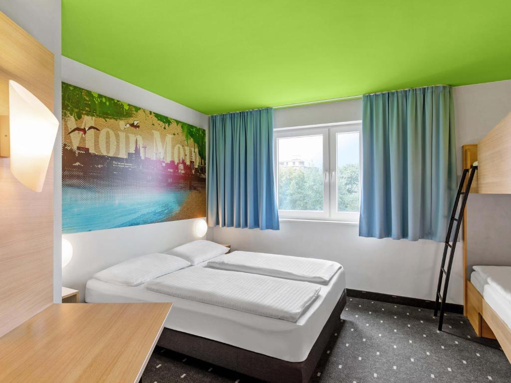 B&B Hotel Hamburg-Wandsbek - Tap to explore photos