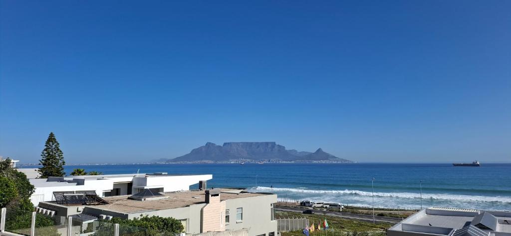 2WhiteWaters Bloubergstrand Homestay Newly Revonated