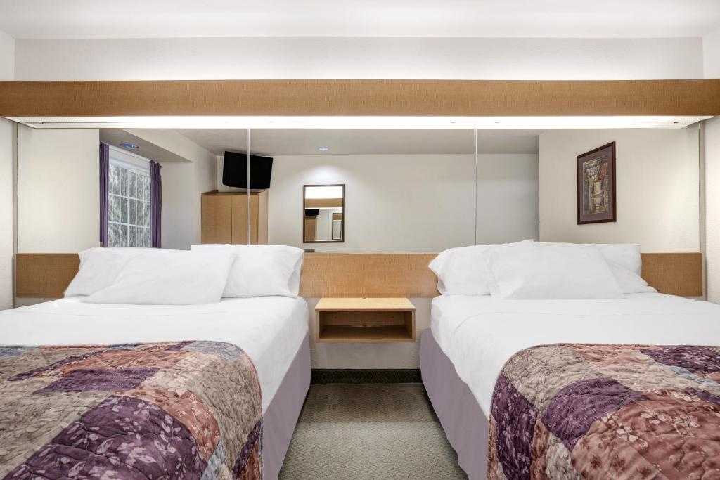 Microtel Inn & Suites by Wyndham Mankato photo 2