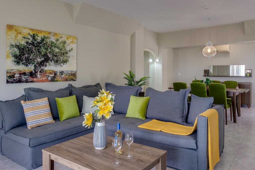 Chania Elite Homes, Enjoy a Chic Oasis by the heated Pool - Tap to explore photos